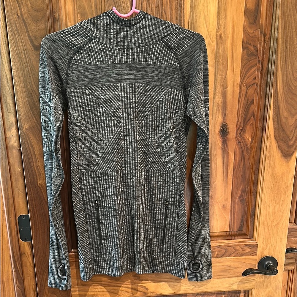 Lululemon hooded long sleeve shirt - small